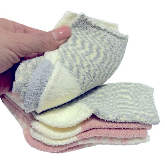 Warner’s Women’s Blissful Benefits Ultra Soft Fluffy Socks 5 Pairs - Picture 3 of 5